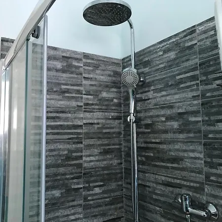 아파트 Camera In Bilocale Con Bagno In Comune *